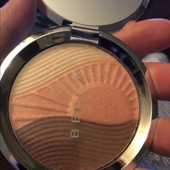 Becca x Chrissy bronzer - Picture 2 of 2